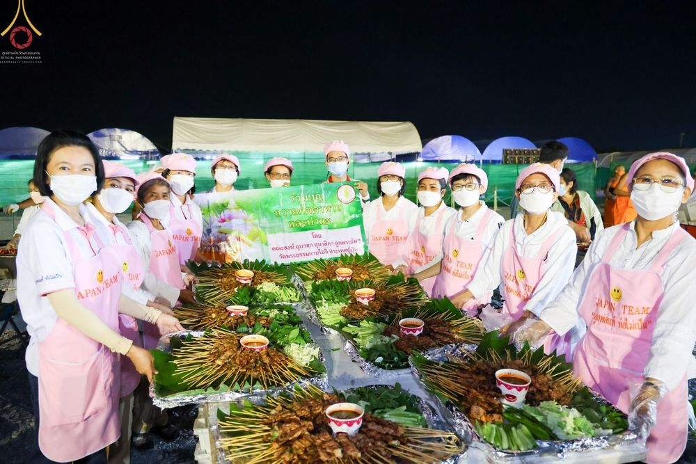 ภาพ No.73980:พิธีถวายภัตตาหารเป็นสังฆทาน แด่คณะพระธรรมยาตราฯ ในโครงการธรรมยาตรากตัญญูบูชา มหาปูชนียาจารย์ พระมงคลเทพมุนี(สด จนฺทสโร) พระผู้ปราบมาร อนุสรณ์สถาน 7 แห่ง ปีที่ 11 วันที่ 24 มกราคม พ.ศ. 2566