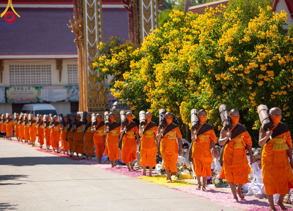 ภาพ No.106122:พิธีต้อนรับพระธรรมยาตรา ชุด 2 ในโครงการธรรมยาตรากตัญญูบูชา มหาปูชนียาจารย์  พระมงคลเทพมุนี(สด จนฺทสโร) พระผู้ปราบมาร  อนุสรณ์สถาน 7 แห่ง ปีที่ 12  วันที่ 3 มกราคม พ.ศ. 2567  ณ อนุสรณ์สถานโลตัสแลนด์ จ.สุพรรณบุรี