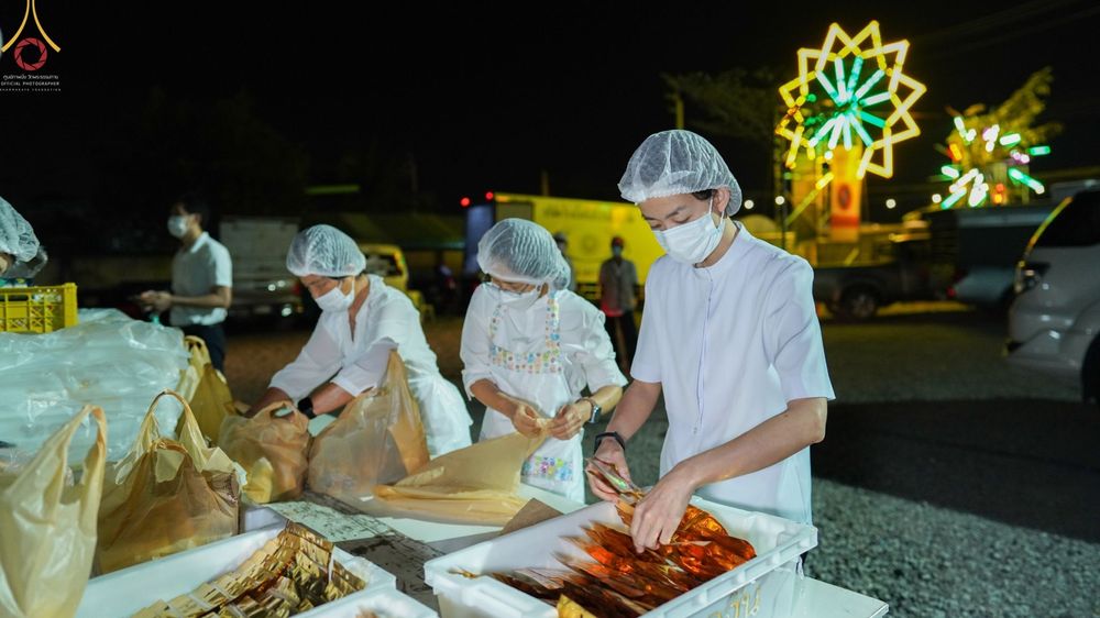 ภาพ No.72889:พิธีถวายภัตตาหารเป็นสังฆทาน แด่คณะพระธรรมยาตราฯ ในโครงการธรรมยาตรากตัญญูบูชา มหาปูชนียาจารย์ พระมงคลเทพมุนี(สด จนฺทสโร) พระผู้ปราบมาร อนุสรณ์สถาน 7 แห่ง ปีที่ 11 วันที่ 20 มกราคม พ.ศ. 2566