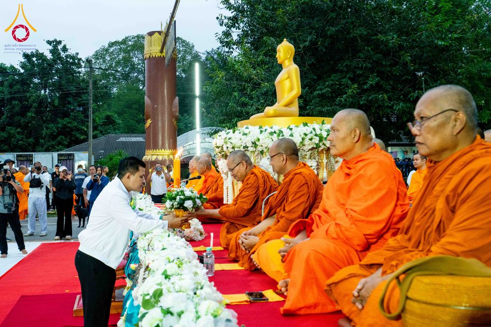 ภาพ No.286002:วันเสาร์ที่ 13 ธันวาคม พ.ศ.2568 พิธีตักบาตรพระภิกษุสามเณร 1,000 รูป ณ บริเวณหน้าอุทยานแห่งชาติเขาใหญ่ อำเภอปากช่อง จ.นครราชสีมา