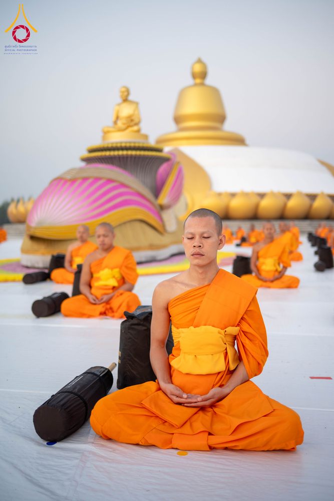 ภาพ No.299759:วันที่ 19 มกราคม พ.ศ.2569 พระธรรมยาตราปฏิบัติธรรมและถ่ายภาพหมู่ประวัติศาสตร์ ณ อนุสรณ์สถานลำดับที่ 5 สถานที่เผยแผ่วิชชาธรรมกายครั้งแรก  อนุสรณ์สถานบางปลาวัดบางปลา อ.บางเลน จ.นครปฐม ในโครงการธรรมยาตรา กตัญญูบูชา มหาปูชนียาจารย์ พระมงคลเทพมุนี(สด จนฺทสโร) 