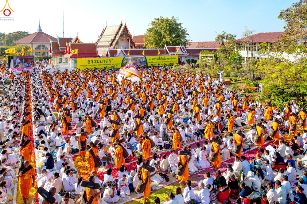 ภาพ No.292937:วันที่ 11 มกราคม พ.ศ. 2569 พิธีต้อนรับพระธรรมยาตรา ณ อนุสรณ์สถานลำดับที่ 3 (ภาพชุดที่ 2) สถานที่เกิดในเพศสมณะ วัดสองพี่น้อง อำเภอสองพี่น้อง จังหวัดสุพรรณบุรี ในโครงการธรรมยาตรา กตัญญูบูชา มหาปูชนียาจารย์ พระมงคลเทพมุนี(สด จนฺทสโร) พระผู้ปราบมาร อนุสรณ์สถ