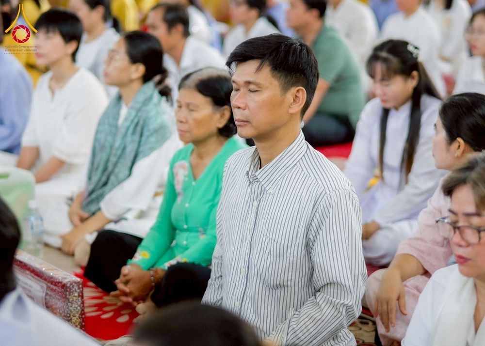 ภาพ No.274105:วันที่ 23 พฤศจิกายน พ.ศ. 2568 ประธานมูลนิธิธรรมกาย ถวายปัจจัยสมทบกฐินแด่ วัดเทียนเวียนเฟื้อกเซิน ศูนย์วิปัสสนาที่มีชื่อเสียง มากกว่า 50 ปีในเวียดนาม