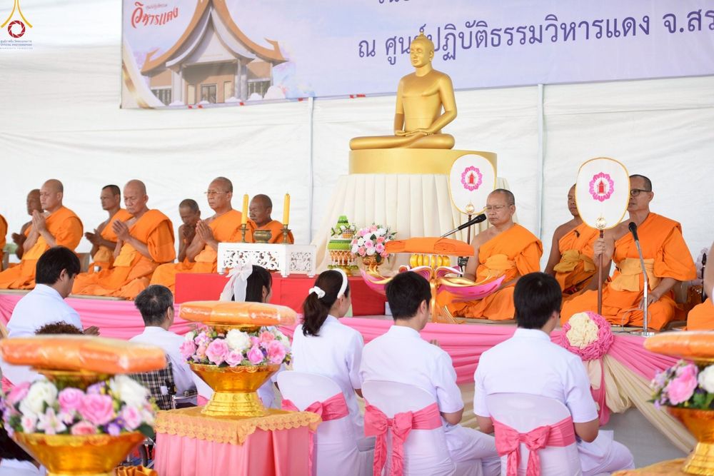 ภาพ No.262407:วันที่ 19 ตุลาคม พ.ศ. 2568 พิธีทอดกฐินสถาปนา แผ่นบันมงคลมหาเศรษฐี อาคาร 80 ปี หลวงพ่อธัมมชโย ในโครงการกฐินสามัคคีทั่วไทย 30,000 วัด บูชาธรรม 81 ปี หลวงพ่อธัมมชโย โดยคณะศิษยานุศิษย์วัดพระธรรมกาย ณ ศูนย์ปฏิบัติธรรมวิหารแดง ต.เจริญธรรม อ.วิหารแดง จ.สระบุรี