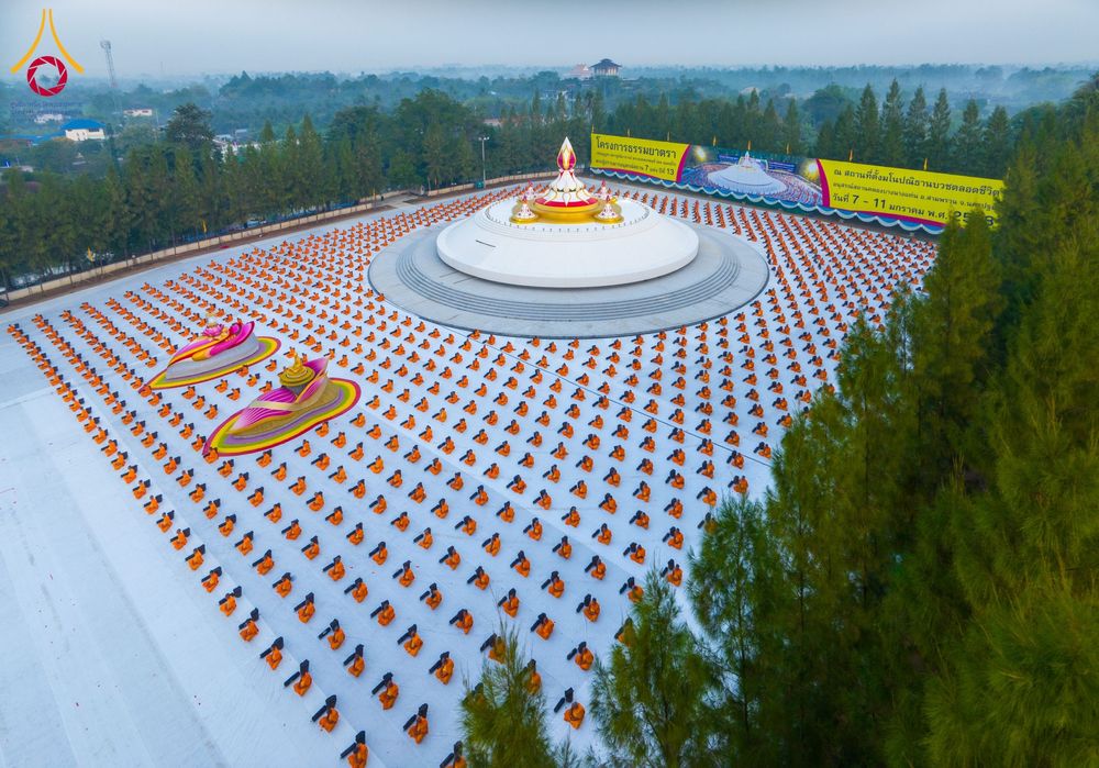 ภาพ No.191681:พระธรรมยาตราปฏิบัติธรรม และถ่ายภาพหมู่ประวัติศาสตร์ ณ อนุสรณ์สถานคลองบางนางแท่น อ.สามพราน จ.นครปฐม ในโครงการธรรมยาตรา กตัญญูบูชา มหาปูชนียาจารย์ พระมงคลเทพมุนี(สด จนฺทสโร) พระผู้ปราบมาร อนุสรณ์สถาน 7 แห่ง ปีที่ 13 วันที่ 8 มกราคม พ.ศ. 2568