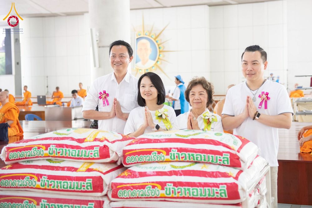 ภาพ No.268299:วันที่ 8 พฤศจิกายน พ.ศ. 2568 พิธีถวายภัตตาหารเมนูสวรรค์ เพื่อการบรรลุธรรม ณ หอฉันคุณยายอาจารย์ฯ วัดพระธรรมกาย