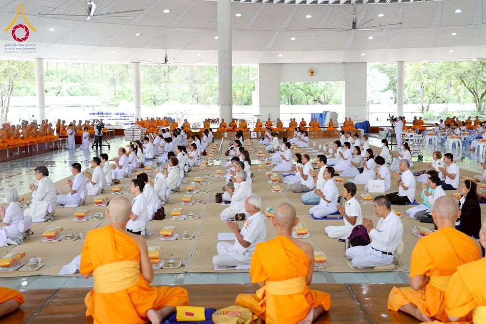 ภาพ No.271103:วันพุธที่ 20 พฤศจิกายน พ.ศ.2568 (วันพระ แรม 15 ค่ำ เดือน 12) พิธีบุพเปตพลี ครั้งที่ 173 ร่วมอุทิศบุญแด่หมู่ญาติที่ล่วงลับไปแล้ว และสืบทอดอายุพระพุทธศาสนา ณ หอฉันคุณยายอาจารย์ฯ วัดพระธรรมกาย