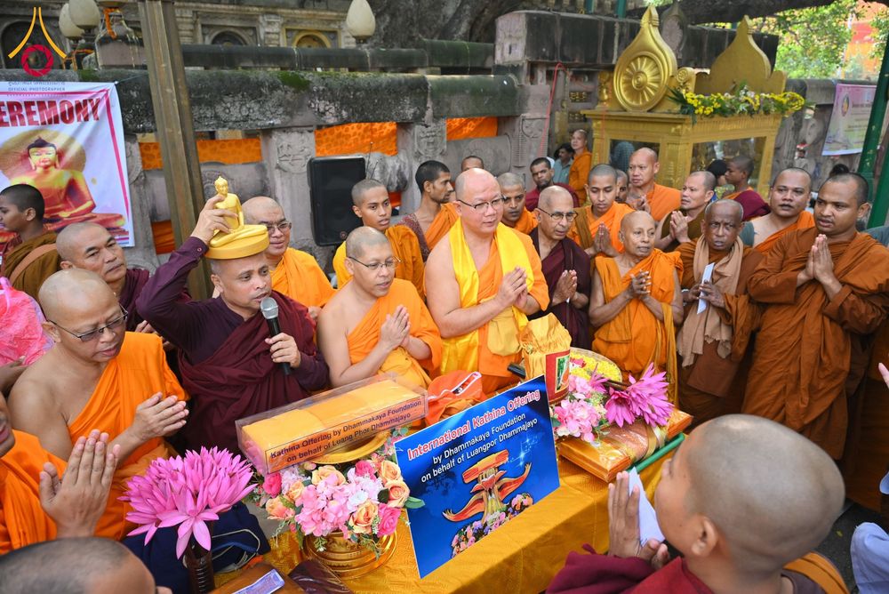 ภาพ No.179791:พิธีทอดกฐินสมทบ ณ วัดพุทธรัตน ทอดกฐินใต้ต้นพระศรีมหาโพธิ์ เมืองพุทธคยา ประเทศอินเดีย วันที่ 12 พฤศจิกายน พ.ศ. 2567