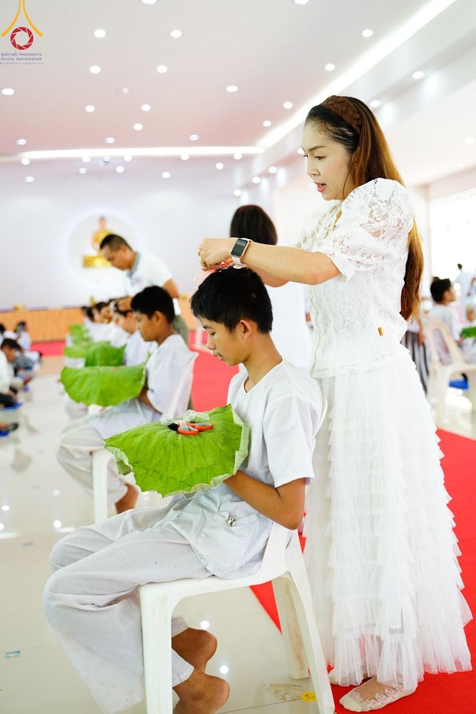 ภาพ No.134836:พิธีตัดปอยผม พิธีขอขมารับผ้าไตร พิธีบรรพชา และพิธีถวายบาตร ในโครงการบรรพชาสามเณร ฟื้นฟูพระพุทธศาสนาทั่วไทย  ณ ศูนย์ปฏิบัติธรรมและศูนย์อบรมเยาวชนเพชรบุรี ต.ท่าแลง อ.ท่ายาง จ.เพชรบุรี