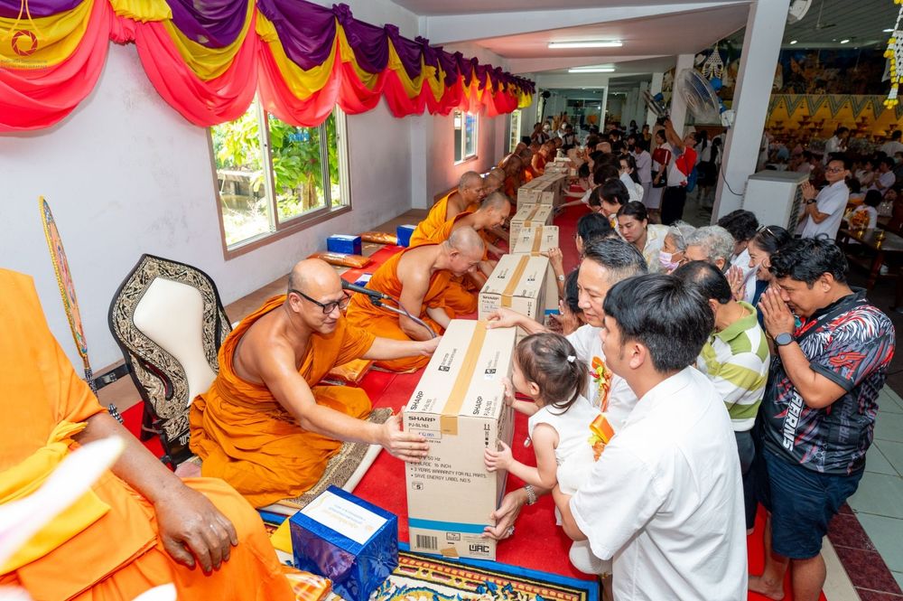 ภาพ No.92533:พิธีทอดกฐินสามัคคีทั่วไทย ณ วัดโบสถ์บน ต.บางคูเวียง อ.บางกรวย จังหวัดนนทบุรี วันเสาร์ที่ 4 พฤศจิกายน พ.ศ. 2566