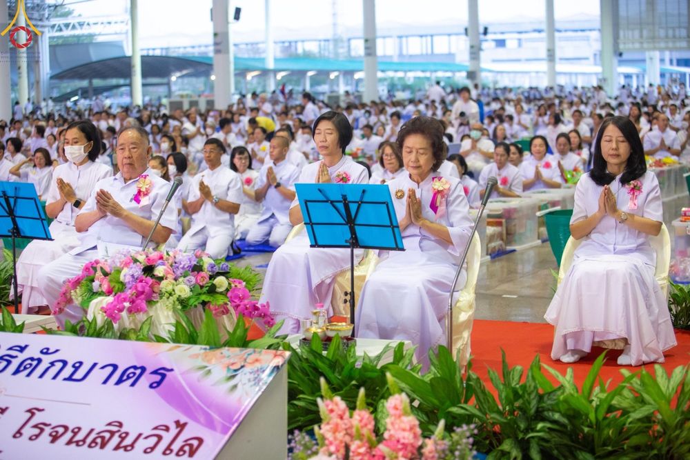 ภาพ No.207228:พิธีตักบาตร และปฏิบัติธรรมช่วงสาย ในวันมาฆบูชา วันพุธที่ 12 กุมภาพันธ์ พ.ศ. 2568 ณ วัดพระธรรมกาย จังหวัดปทุมธานี