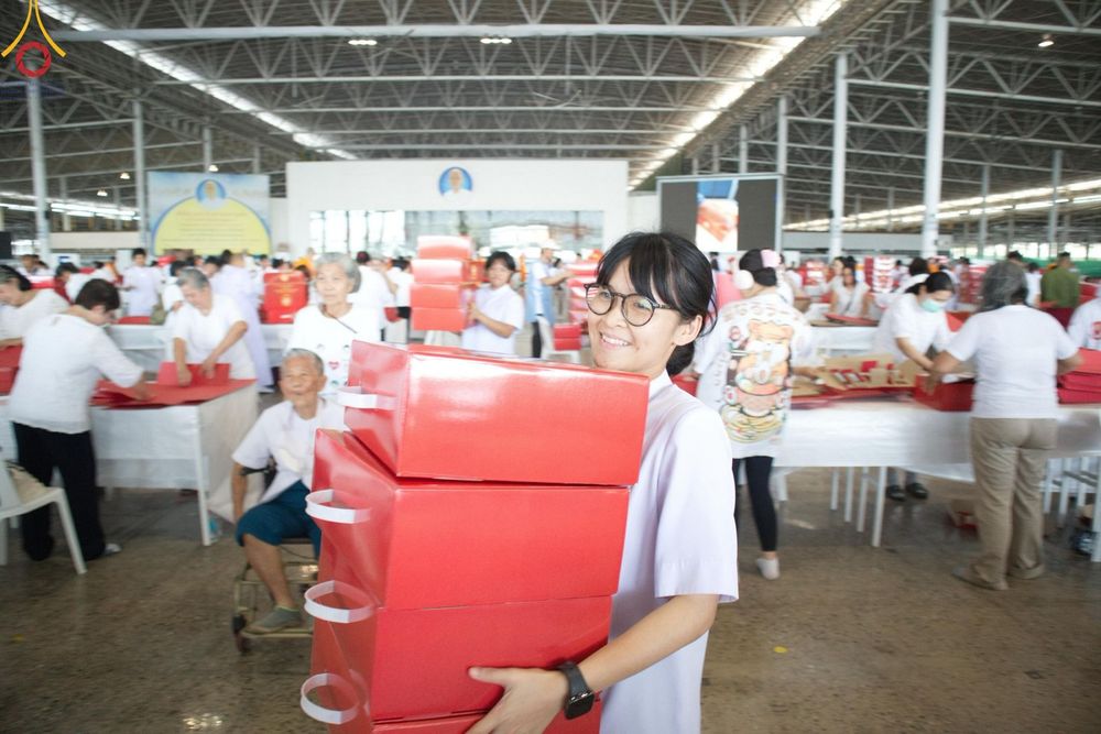 ภาพ No.210867:วันที่ 15 มีนาคม พ.ศ. 2568  บุญบรรจุกล่องไทยธรรม เพื่อถวายแด่พระสังฆาธิการ 40,000 กว่าวัดทั่วไทย ในวันคุ้มครองโลก 22 เมษายน พ.ศ. 2568