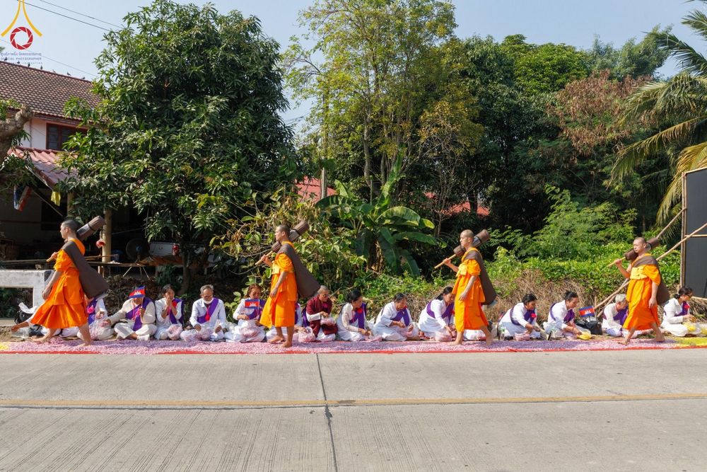 ภาพ No.190731:พิธีต้อนรับพระธรรมยาตรา ณ อนุสรณ์สถาน สถานที่ตั้งมโนปณิธานบวชตลอดชีวิต อนุสรณ์สถานคลองบางนางแท่น อ.สามพราน จ.นครปฐม ในโครงการธรรมยาตรา กตัญญูบูชา มหาปูชนียาจารย์ พระมงคลเทพมุนี(สด จนฺทสโร) พระผู้ปราบมาร อนุสรณ์สถาน 7 แห่ง ปีที่ 13 วันที่ 7 ม.ค.2568