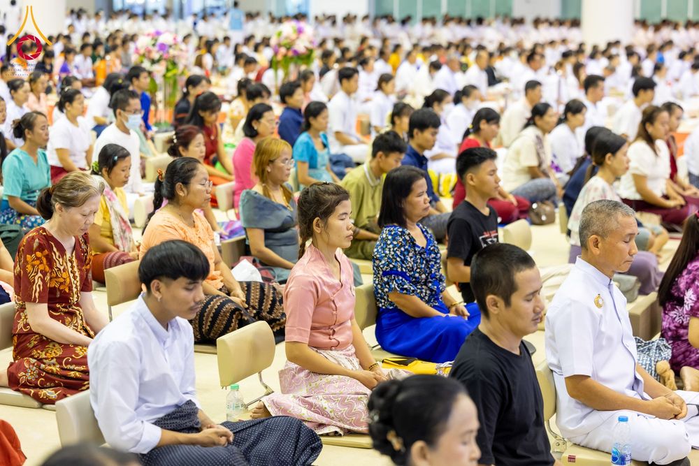 ภาพ No.209633:วันอาทิตย์ที่ 2 มีนาคม พ.ศ. 2568 พิธีภาคบ่าย สัมมนาพิเศษ, ปฏิบัติธรรม พิธีรับมอบพระบรมสารีริกธาตุ ณ สภาธรรมกายสากล วัดพระธรรมกาย