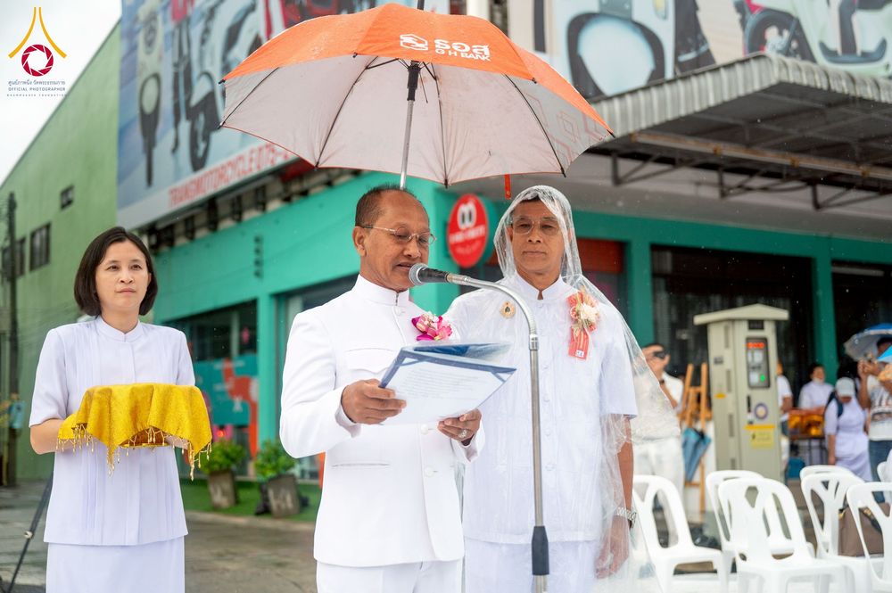 ภาพ No.226072:วันอาทิตย์ที่ 25 พฤษภาคม พ.ศ. 2568 พิธีตักบาตรพระ 1,000 รูปเมืองตรัง ครบรอบ 110 ปี เมืองทับเที่ยง ถวายเป็นพุทธบูชา ถวายเป็นพระราชกุศลแด่รัชกาลที่ 10 และอุทิศส่วนกุศลแด่อดีตเจ้าเมืองตรัง และบรรพบุรุษ ณ บริเวณหน้าศาลากลางจังหวัดตรัง ถนนพระราม 6