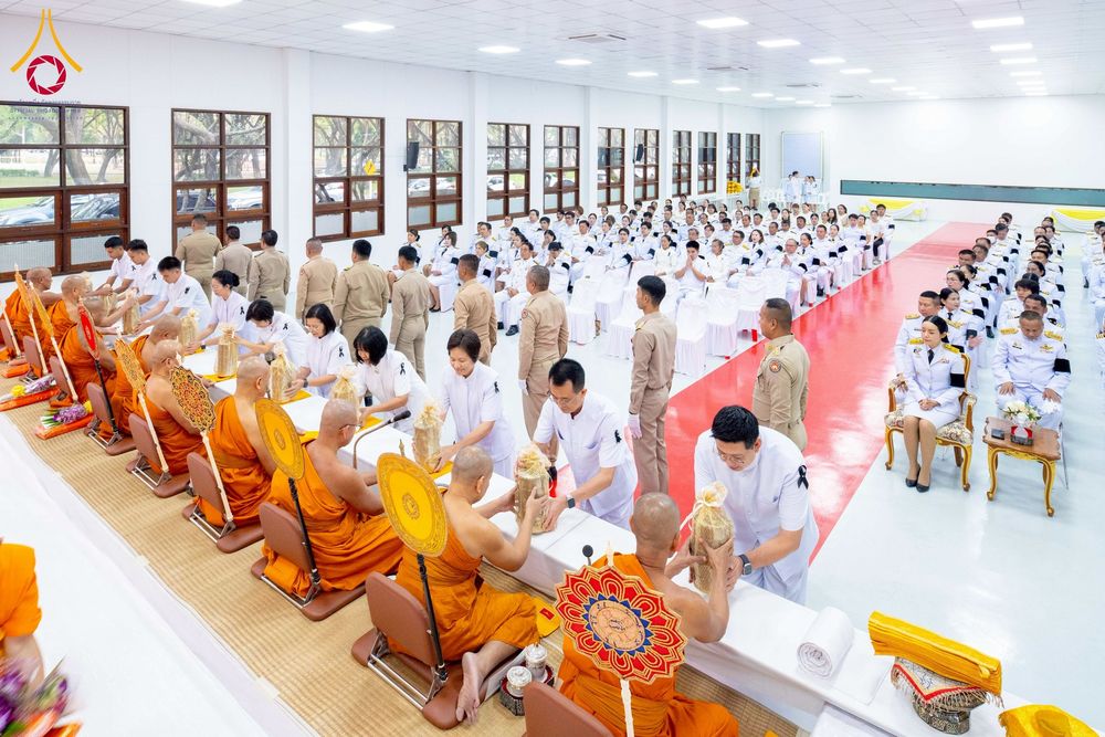 ภาพ No.276009:วันที่ 5 ธันวาคม พ.ศ. 2568 พสกนิกรอำเภอคลองหลวง พร้อมใจบำเพ็ญกุศลอุทิศถวาย “ในหลวงรัชกาลที่ 9” น้อมรำลึกในพระมหากรุณาธิคุณ เนื่องในวันคล้ายวันพระบรมราชสมภพ วันชาติ และวันพ่อแห่งชาติ ณ อาคารปลูกศรัทธา 2 วัดพระธรรมกาย อำเภอคลองหลวง จังหวัดปทุมธานี