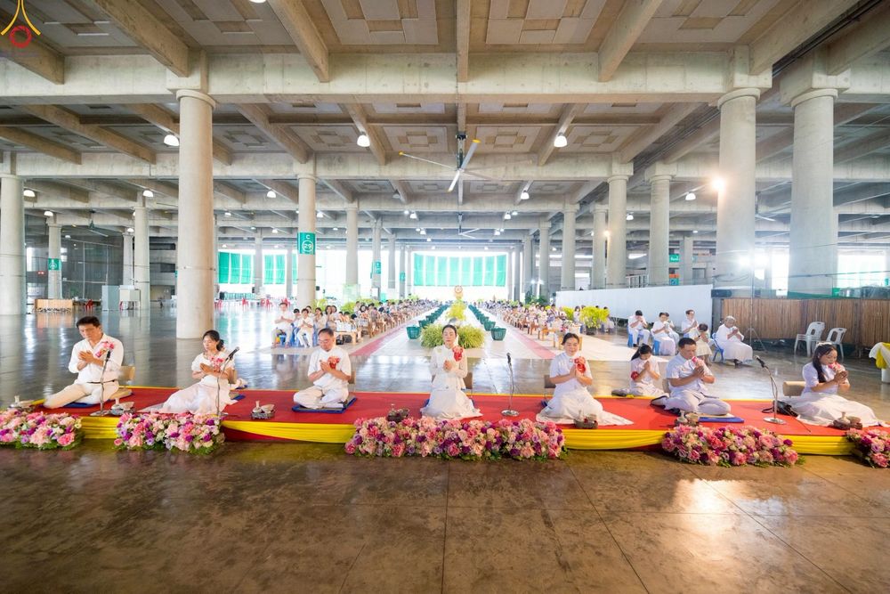 ภาพ No.246602:วันที่ 14 กันยายน พ.ศ. 2568 พิธีตักบาตรฉลองพระใหม่ ในโครงการอุปสมบทหมู่บูชาธรรม ครบรอบ108ปี วันครูผู้ค้นพบวิชชาธรรมกาย ณ วิหารคด วัดพระธรรมกาย