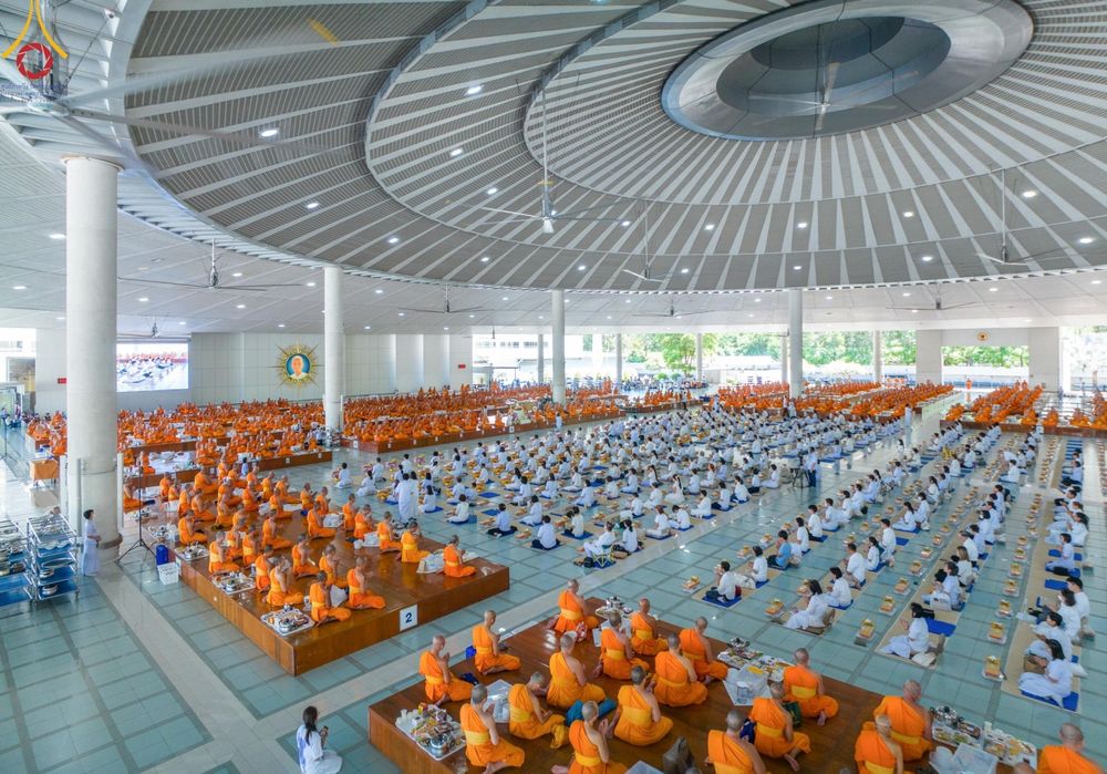 ภาพ No.147742:พิธีถวายภัตตาหารเมนูสวรรค์ ในพรรษาแห่งการเข้าถึงธรรม วันเสาร์ที่ 10 สิงหาคม พ.ศ. 2567 ณ หอฉันคุณยายอาจารย์ฯ วัดพระธรรมกาย