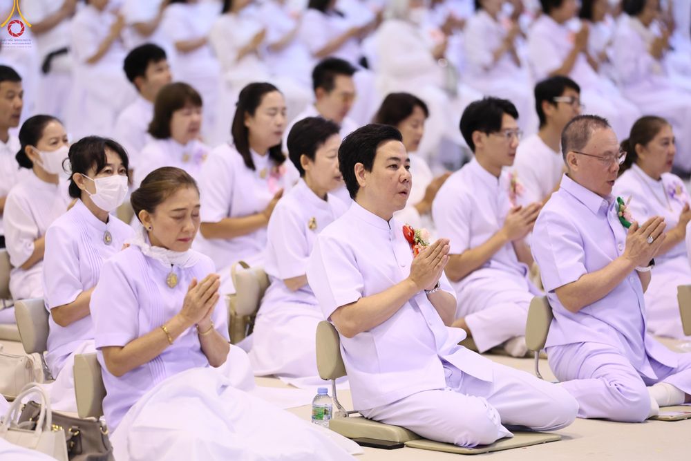 ภาพ No.323645:วันที่ 22 เมษายน พ.ศ.2569(วันคุ้มครองโลก) งานถวายมหาสังฆทาน 40,000 กว่าวัดทั่วประเทศ พิธีภาคสาย ปฏิบัติธรรม ,  พิธีมอบปัจจัยช่วยเหลือครู 4 จังหวัดชายแดนภาคใต้