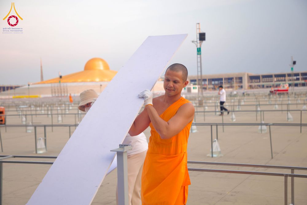 ภาพ No.326363:วันที่ 26 -27 เมษาบน พ.ศ.2569 การเก็บงานแผ่นหน้าโต๊ะที่ลานธรรม งานถวายมหาสังฆทาน 40,000 กว่าวัดทั่วประเทศ ณ ลานธรรม วัดพระธรรมกาย