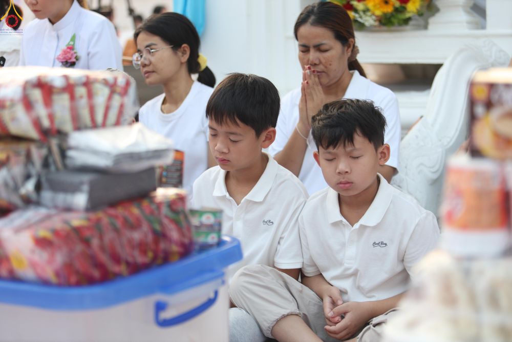 ภาพ No.297531:วันที่ 18 มกราคม พ.ศ. 2569 พิธีตักบาตรพระธรรมยาตรา ณ วัดโบสถ์บน ต.บางคูเวียง จ.นนทบุรี อนุสรณ์สถานลำดับที่ 4 สถานที่เกิดด้วยกายธรรม ในโครงการธรรมยาตรา กตัญญูบูชา มหาปูชนียาจารย์ พระมงคลเทพมุนี(สด จนฺทสโร) พระผู้ปราบมาร อนุสรณ์สถาน 7 แห่ง ปีที่ 14