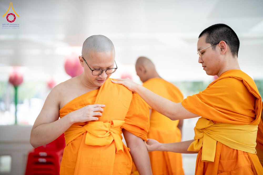 ภาพ No.298215:วันเสาร์ที่ 17 มกราคม พ.ศ. 2569 พิธีบรรพชาอุปสมบท โครงการอุปสมบทหมู่ บูชาธรรมครบ 117 ปี คุณยายอาจารย์มหารัตนอุบาสิกาจันทร์ ขนนกยูง  ณ อุโบสถพระไตรปิฎก วัดพระธรรมกาย