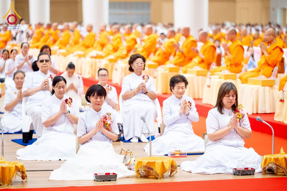 ภาพ No.272984:วันอาทิตย์ที่ 23 พฤศจิกายน พ.ศ.2568 พิธีมุทิตาสักการะ พระมหาเถระและพระเถระ ประจำปีพุทธศักราช 2568 ณ ห้องแก้วสารพัดนึก 2 สภาธรรมกายสากล  วัดพระธรรมกาย