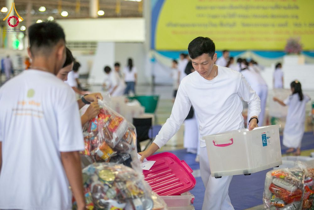 ภาพ No.256944:วันที่ 5 ตุลาคม พ.ศ. 2568 พิธีตักบาตร ข้าวสารอาหารแห้ง ณ บ้านแก้วเรือนทองคุณยายฯ สภาธรรมกายสากล วัดพระธรรมกาย