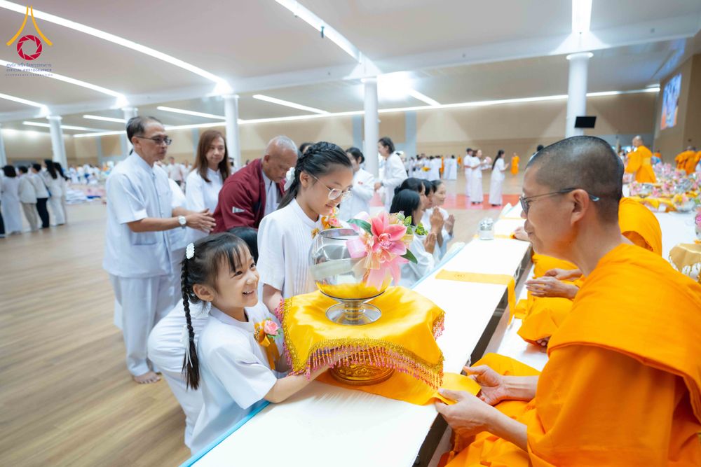 ภาพ No.310737:วันอาทิตย์ที่ 22 กุมภาพันธ์ พ.ศ. 2569 พิธีถวายโคมมาฆประทีป ณ ห้องแก้วสารพัดนึก 2 วัดพระธรรมกาย จ.ปทุมธานี