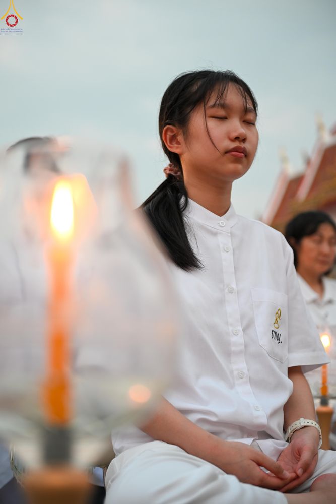 ภาพ No.297117:วันที่ 17 มกราคม พ.ศ. 2569 พิธีจุดประทีปถวายเป็นพุทธบูชา และบูชาธรรมมหาปูชนียาจารย์ (ภาพชุดที่ 2) ณ วัดโบสถ์บน ต.บางคูเวียง จ.นนทบุรี อนุสรณ์สถานลำดับที่ 4 สถานที่เกิดด้วยกายธรรม ในโครงการธรรมยาตรา กตัญญูบูชา มหาปูชนียาจารย์ พระมงคลเทพมุนี(สด จนฺทสโร) พร