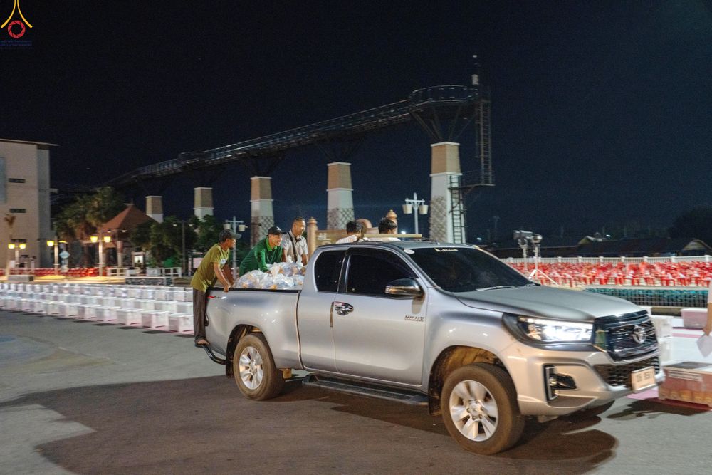 ภาพ No.282446:วันที่ 19 -20 ธันวาคม พ.ศ.2568 เบื้องหลังความสำเร็จ ของการจัดงานตักบาตร พระ 10,000 รูป Skywalk กาญจนบุรี