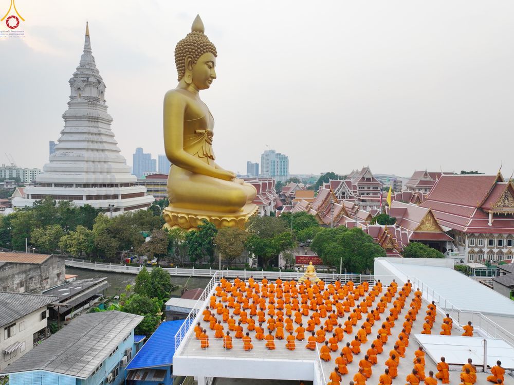 ภาพ No.300032:วันที่ 22 มกราคม พ.ศ.2569 พระธรรมยาตราปฏิบัติธรรม และถ่ายภาพหมู่ประวัติศาสตร์ ณ อาคารธรรมยาตรา กตัญญูบูชามหาปูชนียาจารย์  ตรงข้ามวัดปากน้ำภาษีเจริญ จ.กรุงเทพมหานคร ในโครงการธรรมยาตรา กตัญญูบูชา มหาปูชนียาจารย์ พระมงคลเทพมุนี(สด จนฺทสโร) พระผู้ปราบมาร อนุ