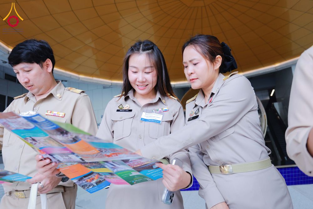 ภาพ No.311510:วันจันทร์ที่ 23 กุมภาพันธ์ พ.ศ. 2569 เปิดโลกทัศน์ผู้บริหารสถานศึกษายุคใหม่ เรียนรู้ต้นแบบการพัฒนาคนผ่านพลัง “บวร–V-Star” ผู้เข้ารับการพัฒนาตามโครงการ สพฐ. ศึกษาดูงานวัดพระธรรมกาย เสริมภาวะผู้นำคุณธรรมสู่การบริหารโรงเรียนอย่างยั่งยืน ณ อาคาร 100 ปี คุณยาย