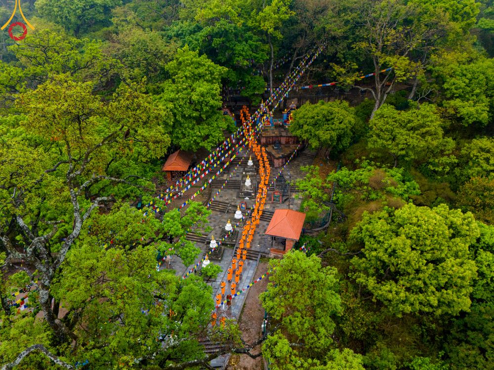 ภาพ No.317140:วันจันทร์ที่ 30 มีนาคม พ.ศ.2569 จาริกบิณฑบาตสยมภูนาทสู่พระราชวังหนุมานโดกา ประเทศเนปาล