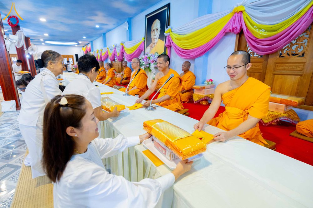 ภาพ No.295857:วันที่ 17 มกราคม พ.ศ. 2569 พิธีถวายภัตตาหารเป็นสังฆทาน แด่พระธรรมยาตรา ณ วัดโบสถ์บน ต.บางคูเวียง จ.นนทบุรี อนุสรณ์สถานลำดับที่ 4 สถานที่เกิดด้วยกายธรรม ในโครงการธรรมยาตรา กตัญญูบูชา มหาปูชนียาจารย์ พระมงคลเทพมุนี(สด จนฺทสโร) พระผู้ปราบมาร อนุสรณ์สถาน 7 แ