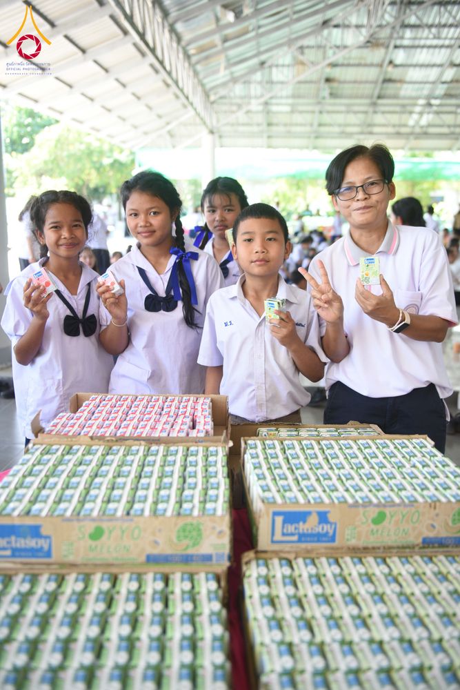 ภาพ No.282049:วันศุกร์ที่ 19 ธันวาคม พ.ศ. 2568 พิธีมอบโล่และใบประกาศเกียรติคุณ โครงการเจริญพระพุทธมนต์ธัมมจักกัปปวัตตนสูตร และวันรวมพลังเด็กดีV-Star ดาวแห่งความดี ผู้นำฟื้นฟูศีลธรรมโลกจังหวัดสระบุรี ณ ศูนย์ปฏิบัติธรรมสระบุรี