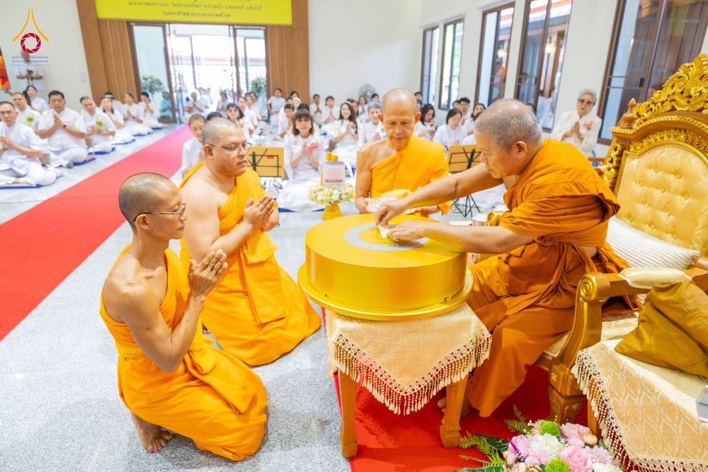ภาพ No.336280:วันจันทร์ที่ 22 มิถุนายน พ.ศ.2569 พิธีอัญเชิญพระธรรมกาย และบรรจุพระบรมสารีริกธาตุ  ภายในเกศดอกบัวตูม องค์พระประธาน ณ อาคารสมปรารถนา วัดกลางธนรินทร์ ต.บ้านแป้ง อ.พรหมบุรี จ.สิงห์บุรี