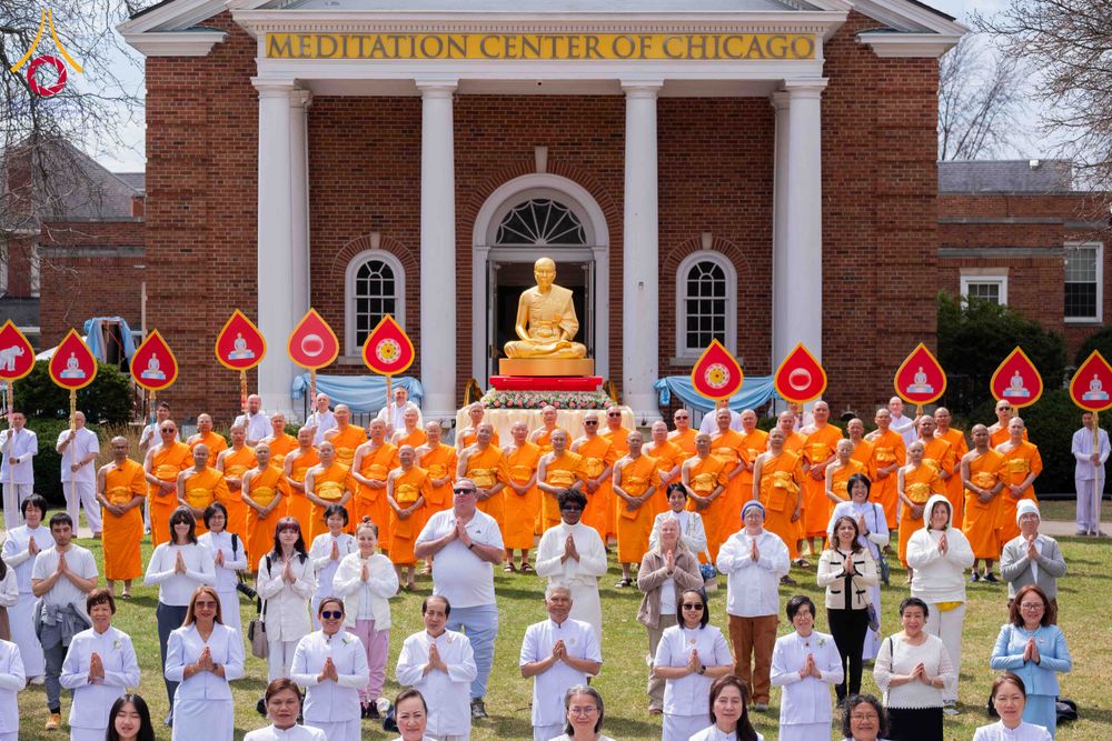 ภาพ No.319054:วันที่ 29 มีนาคม พ.ศ.2569 พิธีอัญเชิญรูปหล่อพระมงคลเทพมุนี (สด จนฺทสโร) ประดิษฐาน ณ ห้องปฏิบัติธรรม “มงคลรัตนโชติ”  วัดพระธรรมกายชิคาโก ประเทศสหรัฐอเมริกา