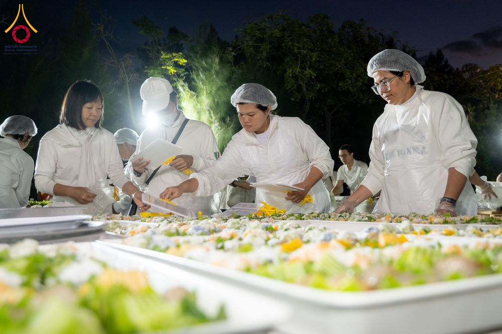 ภาพ No.289485:วันที่ 7 มกราคม พ.ศ. 2569 พิธีถวายภัตตาหารเป็นสังฆทาน แด่พระธรรมยาตรา ในโครงการธรรมยาตรา กตัญญูบูชา มหาปูชนียาจารย์ พระมงคลเทพมุนี(สด จนฺทสโร) พระผู้ปราบมาร อนุสรณ์สถาน 7 แห่ง ปีที่ 14 ณ อนุสรณ์สถานมหาวิหารพระมงคลเทพมุนี (โลตัสแลนด์) อ.สองพี่น้อง จ.สุพรร