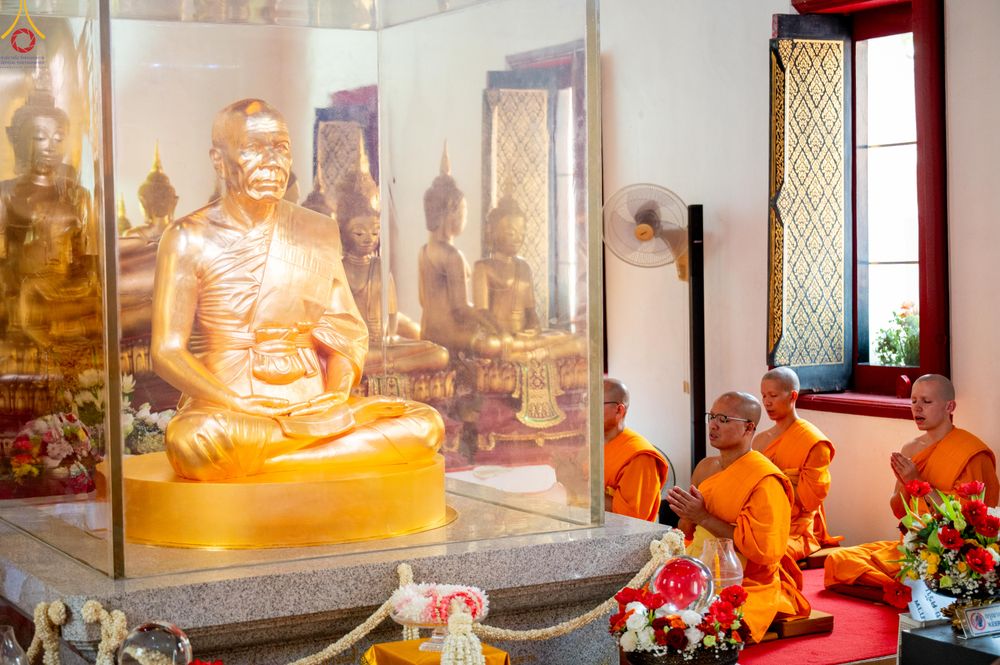 ภาพ No.296821:วันที่ 17 มกราคม พ.ศ. 2569 พิธีจุดประทีปถวายเป็นพุทธบูชา และบูชาธรรมมหาปูชนียาจารย์  ณ วัดโบสถ์บน ต.บางคูเวียง จ.นนทบุรี อนุสรณ์สถานลำดับที่ 4 สถานที่เกิดด้วยกายธรรม ในโครงการธรรมยาตรา กตัญญูบูชา มหาปูชนียาจารย์ พระมงคลเทพมุนี(สด จนฺทสโร) พระผู้ปราบมาร อ