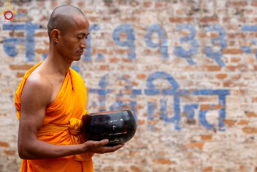 ภาพ No.317174:วันจันทร์ที่ 30 มีนาคม พ.ศ.2569 จาริกบิณฑบาตสยมภูนาทสู่พระราชวังหนุมานโดกา ประเทศเนปาล