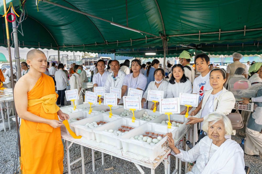 ภาพ No.301791:วันที่ 24 มกราคม พ.ศ. 2569 พิธีถวายภัตตาหารเป็นสังฆทาน แด่พระธรรมยาตรา ณ อนุสรณ์สถานบางปลา วัดบางปลา อำเภอบางเลน จังหวัดนครปฐม ในโครงการธรรมยาตรา กตัญญูบูชา มหาปูชนียาจารย์ พระมงคลเทพมุนี(สด จนฺทสโร) พระผู้ปราบมาร อนุสรณ์สถาน 7 แห่ง ปีที่ 14