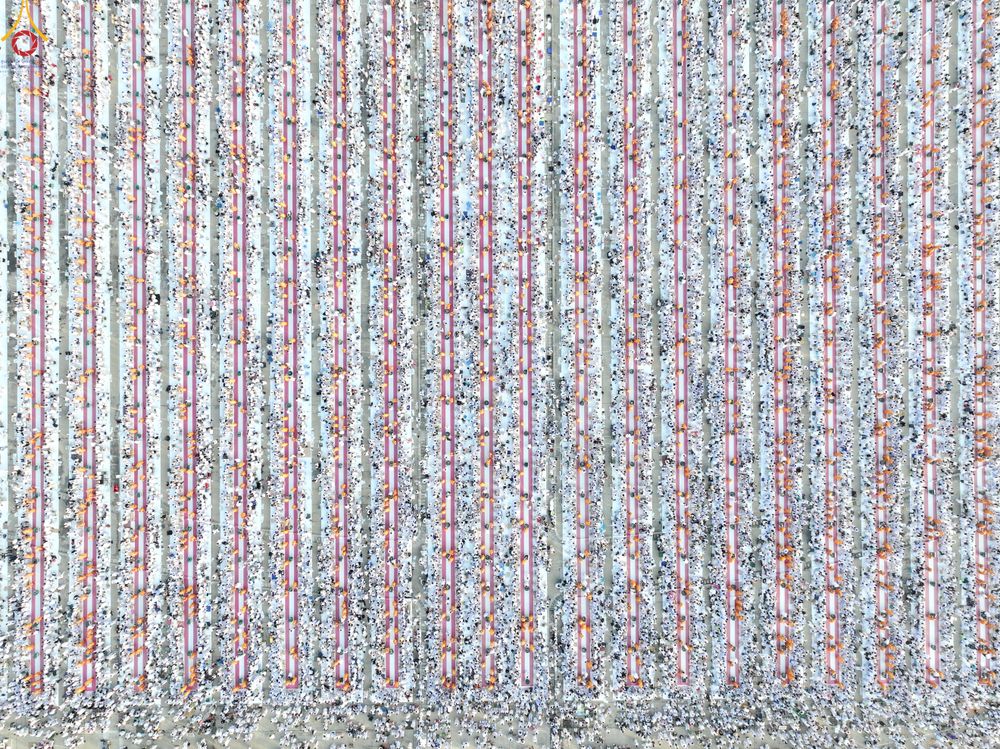 ภาพ No.279896:วันที่ 1 มกราคม พ.ศ.2569 พิธีตักบาตรในวันขึ้นปีใหม่ ณ ลานธรรม วัดพระธรรมกาย