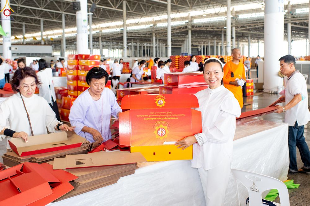 ภาพ No.320512:วันที่ 10 เมษายน พ.ศ.2569 การเตรียมกล่องไทยธรรม เพื่องานถวายมหาสังฆทาน 40,000 กว่าวัดทั่วประเทศ วันคุ้มครองโลก 22 เมษายน พ.ศ.2569 วัดพระธรรมกาย