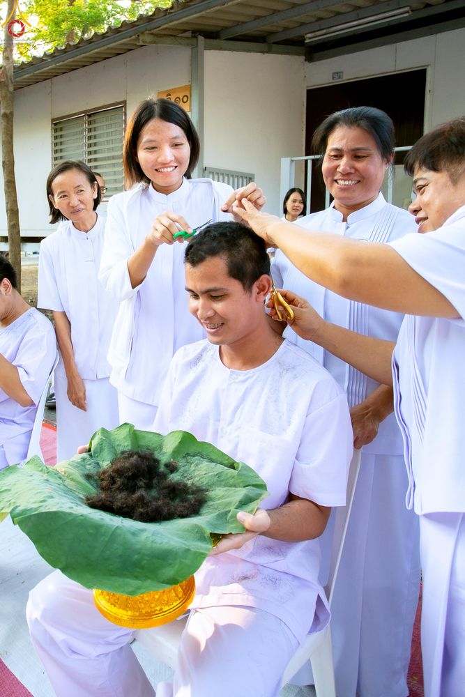 ภาพ No.319730:วันอาทิตย์ที่ 5 เมษายน พ.ศ.2569 พิธีตัดปอยผม และปลงผมนาคธรรมทายาท โครงการบรรพชาและอุปสมบทหมู่ รุ่นบูชาธรรม 82 ปี หลวงพ่อธัมมชโย