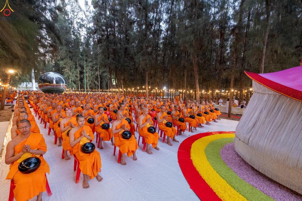 ภาพ No.289214:วันที่ 7 มกราคม พ.ศ. 2569 พิธีตักบาตรพระธรรมยาตรา ณ อนุสรณ์สถานลำดับที่ 1 สถานที่เกิดด้วยรูปกายเนื้อ อนุสรณ์สถานมหาวิหารพระมงคลเทพมุนี (โลตัสแลนด์) อ.สองพี่น้อง จ.สุพรรณบุรี ในโครงการธรรมยาตรา กตัญญูบูชา มหาปูชนียาจารย์ พระมงคลเทพมุนี(สด จนฺทสโร) พระผู้ป