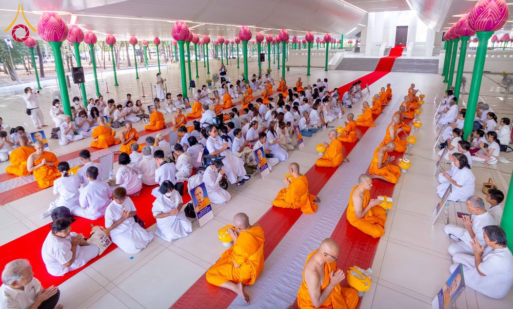 ภาพ No.298223:วันเสาร์ที่ 17 มกราคม พ.ศ. 2569 พิธีบรรพชาอุปสมบท โครงการอุปสมบทหมู่ บูชาธรรมครบ 117 ปี คุณยายอาจารย์มหารัตนอุบาสิกาจันทร์ ขนนกยูง  ณ อุโบสถพระไตรปิฎก วัดพระธรรมกาย