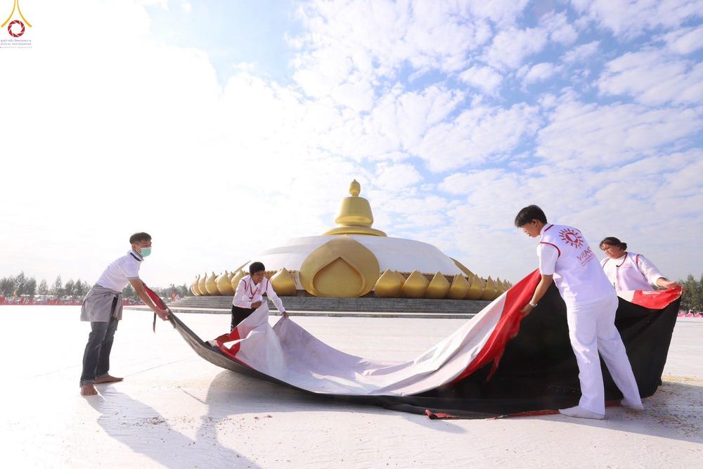 ภาพ No.306746:ภาพเบื้องหลังอาสาสมัครรวมใจ ชุดที่ 5 ในโครงการธรรมยาตรา กตัญญูบูชา มหาปูชนียาจารย์ พระมงคลเทพมุนี(สด จนฺทสโร) พระผู้ปราบมาร อนุสรณ์สถาน 7 แห่ง ปีที่ 14