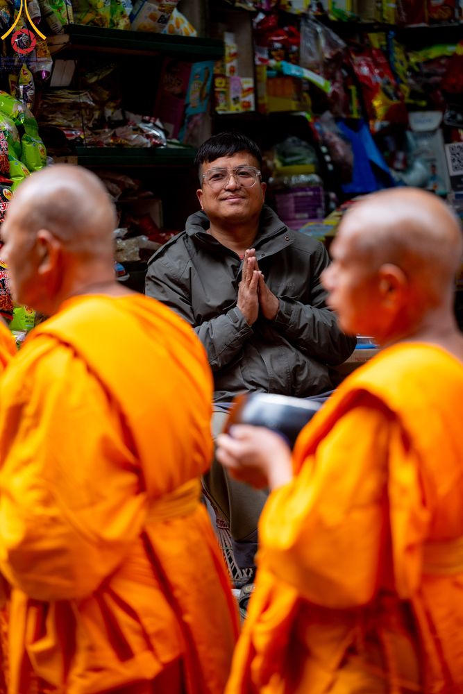 ภาพ No.317183:วันจันทร์ที่ 30 มีนาคม พ.ศ.2569 จาริกบิณฑบาตสยมภูนาทสู่พระราชวังหนุมานโดกา ประเทศเนปาล