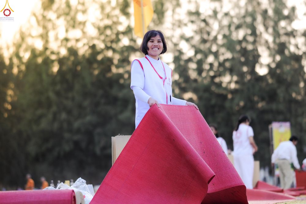 ภาพ No.296044:ภาพเบื้องหลังอาสาสมัครรวมใจ ชุดที่ 1 ในโครงการธรรมยาตรา กตัญญูบูชา มหาปูชนียาจารย์ พระมงคลเทพมุนี(สด จนฺทสโร) พระผู้ปราบมาร อนุสรณ์สถาน 7 แห่ง ปีที่ 14